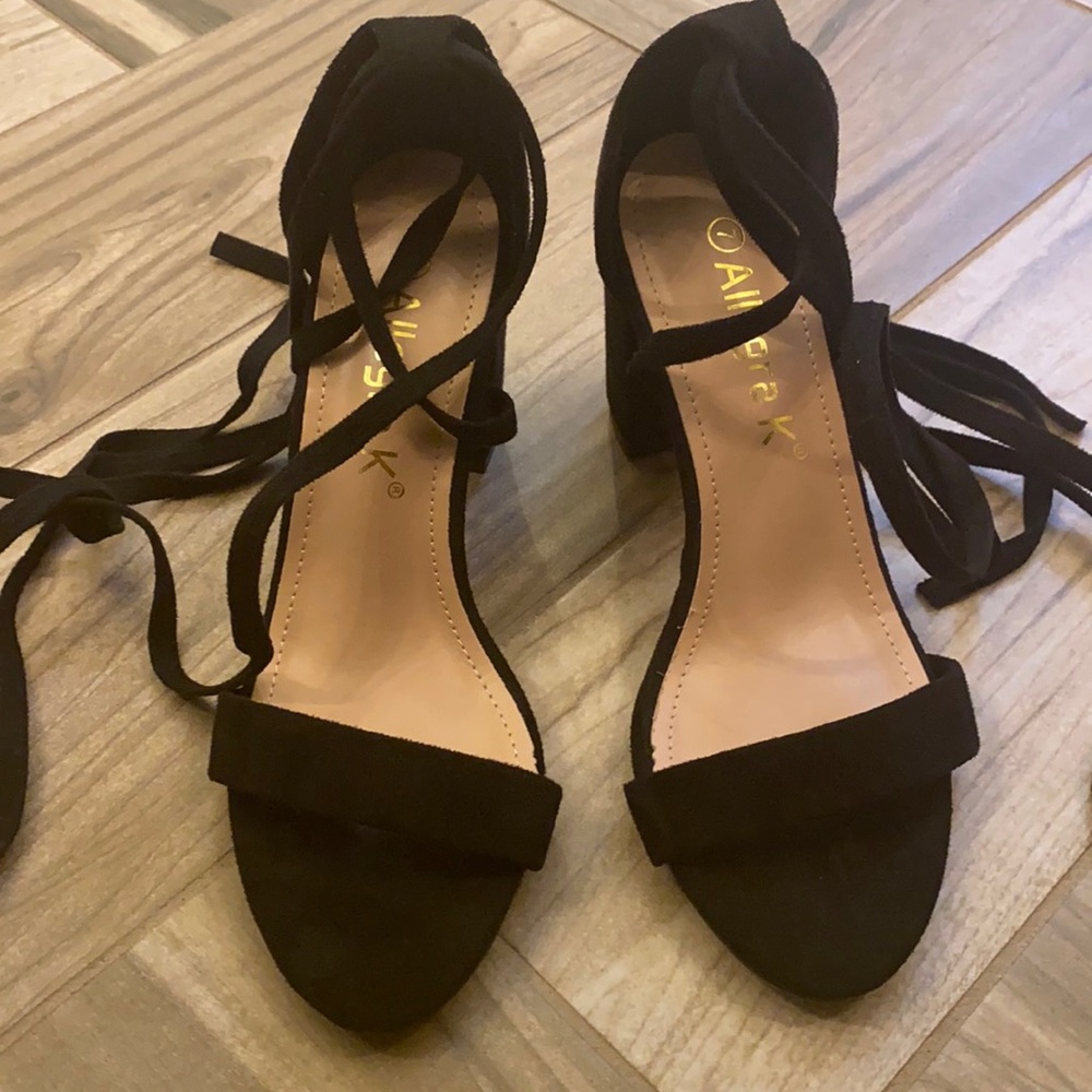 New without tags Allegra K heels